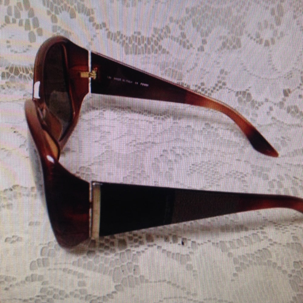 Fendi FS5254, Large Sun Glasses with Original Cas