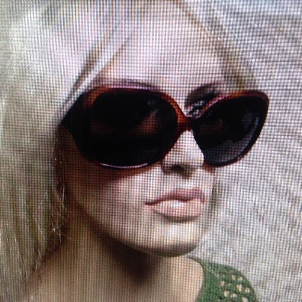 Fendi FS5254, Large Sun Glasses with Original Cas