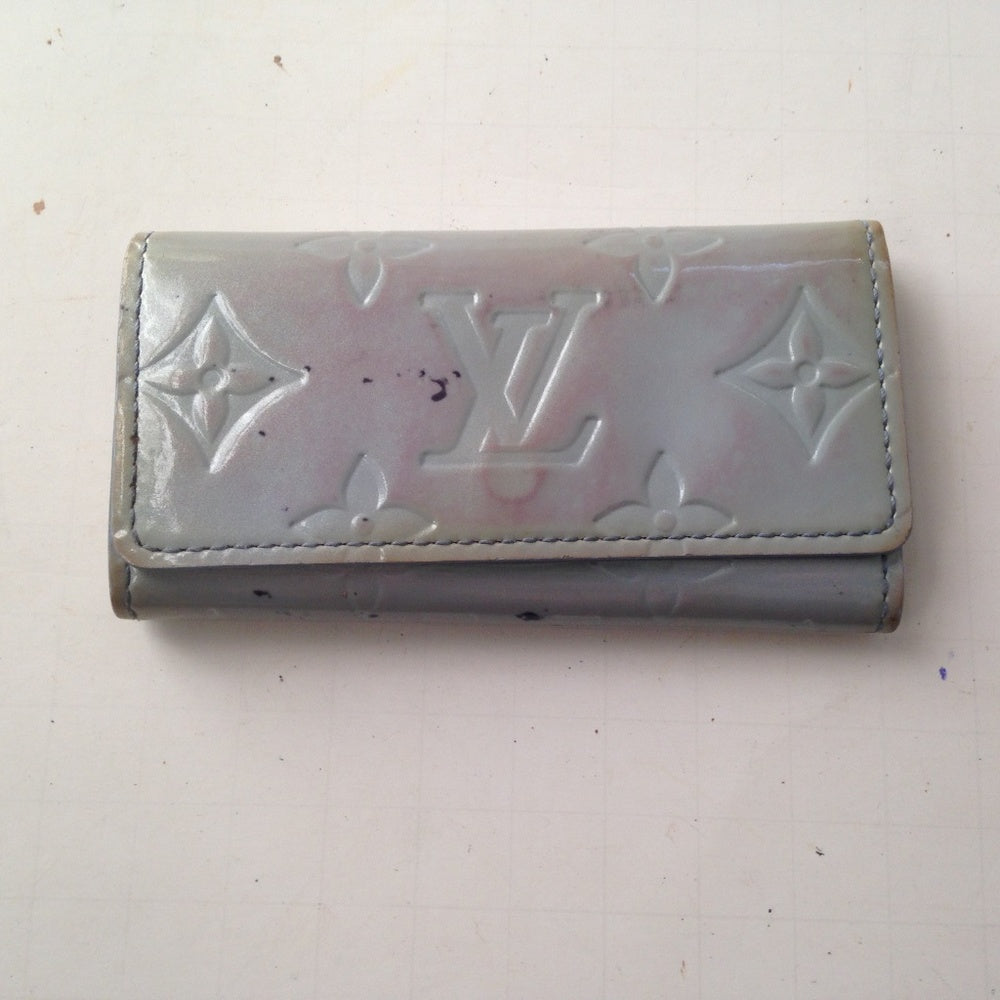 Louis Vuitton, Blue-Purple Vernis Mono 4-Hooks Key