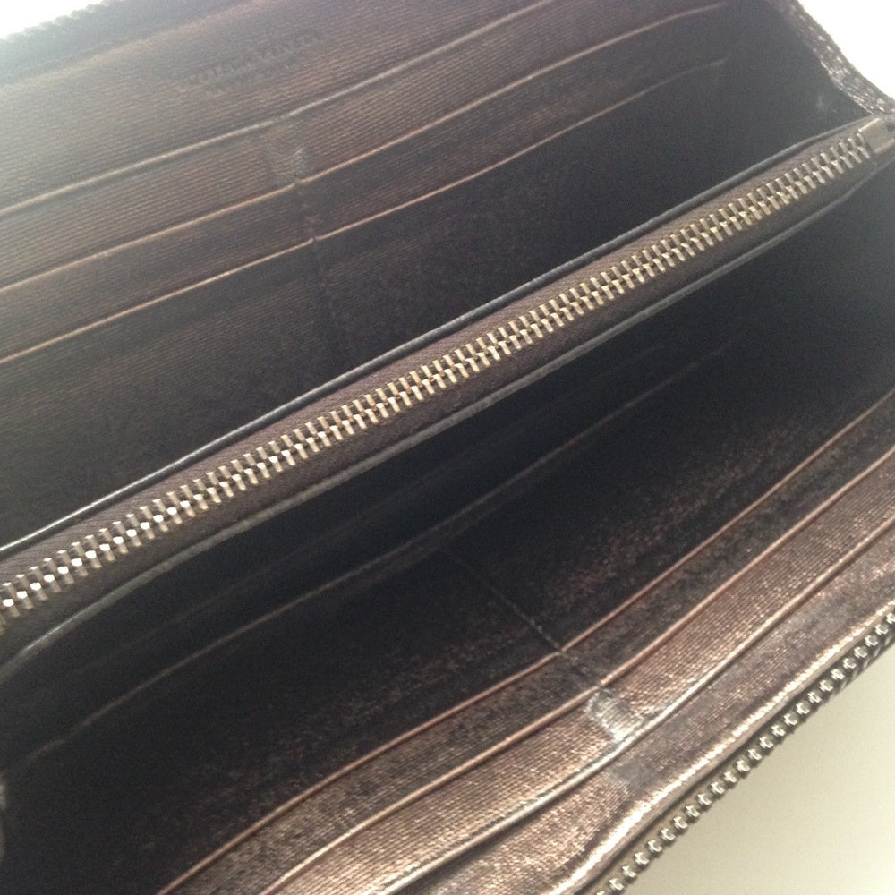 Authentic Bottega Veneta Black Leather Zippy Long