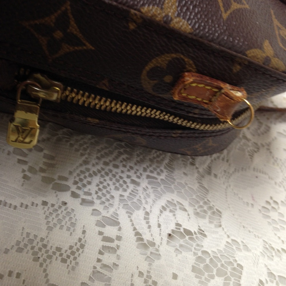 Louis Vuitton, Brown Mono Handbag-Crossbody