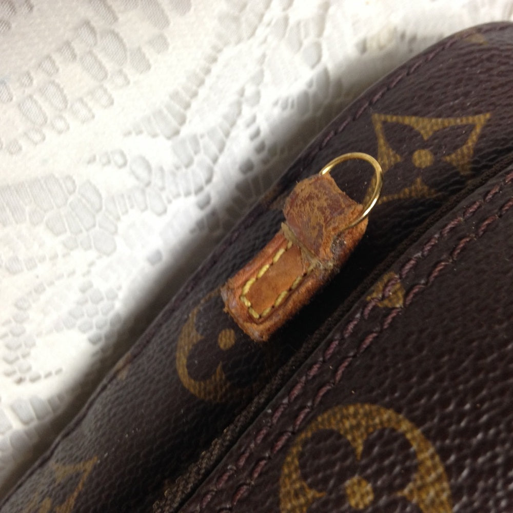 Louis Vuitton, Brown Mono Handbag-Crossbody