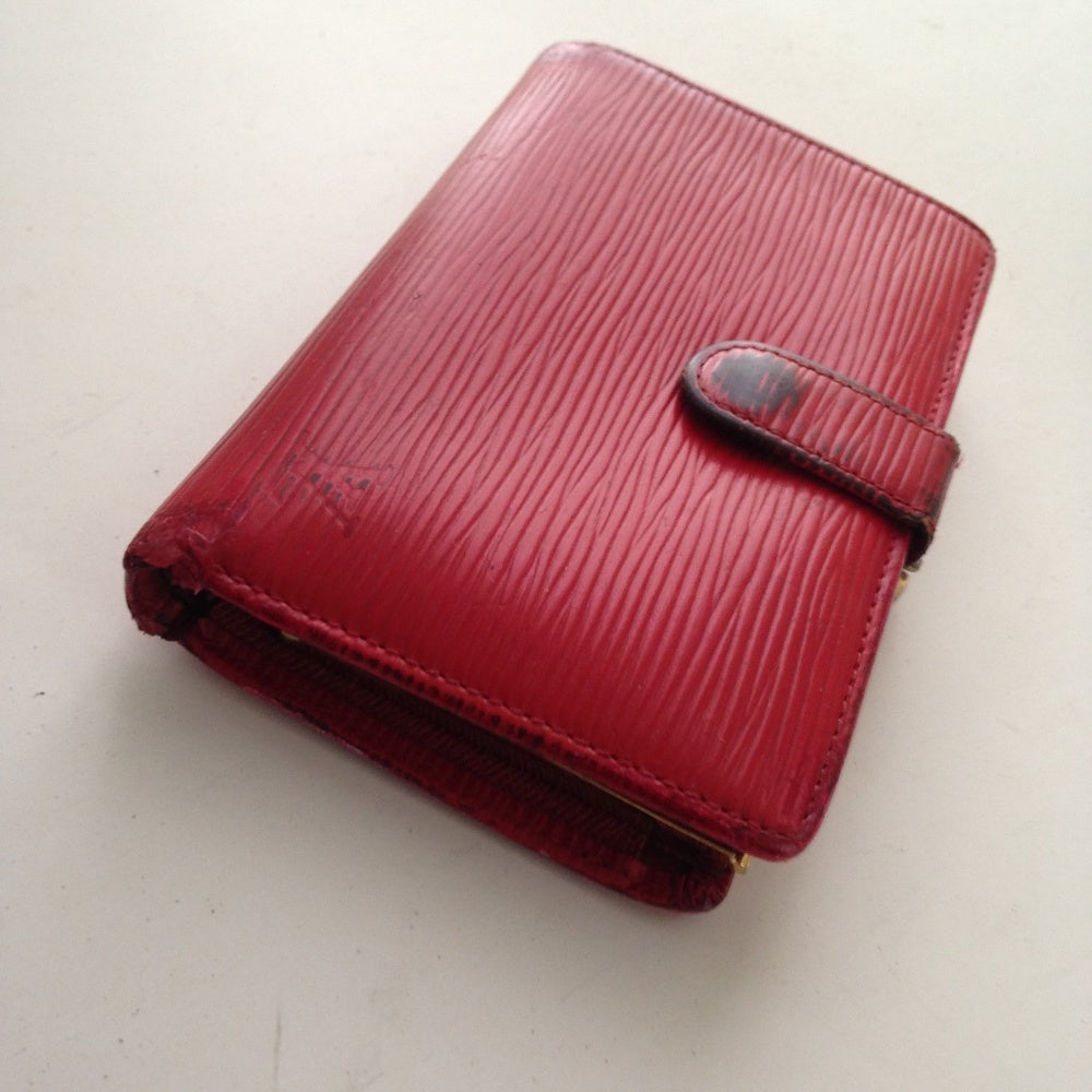 Louis Vuitton, Red Epi Leather, Kisslock CompactWa