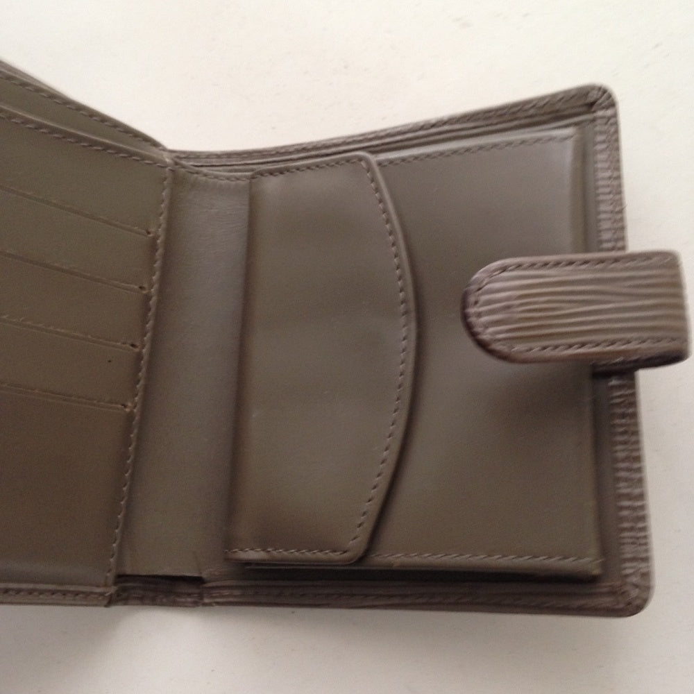 Louis Vuitton Tan Brown Epi Leather, Bifold Wallet