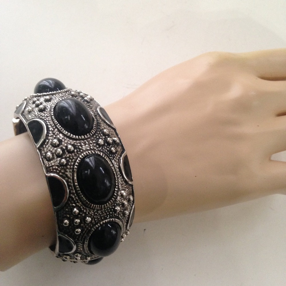 Vintage Elegant Hinged Silver-Onyx Bangle Bracelet