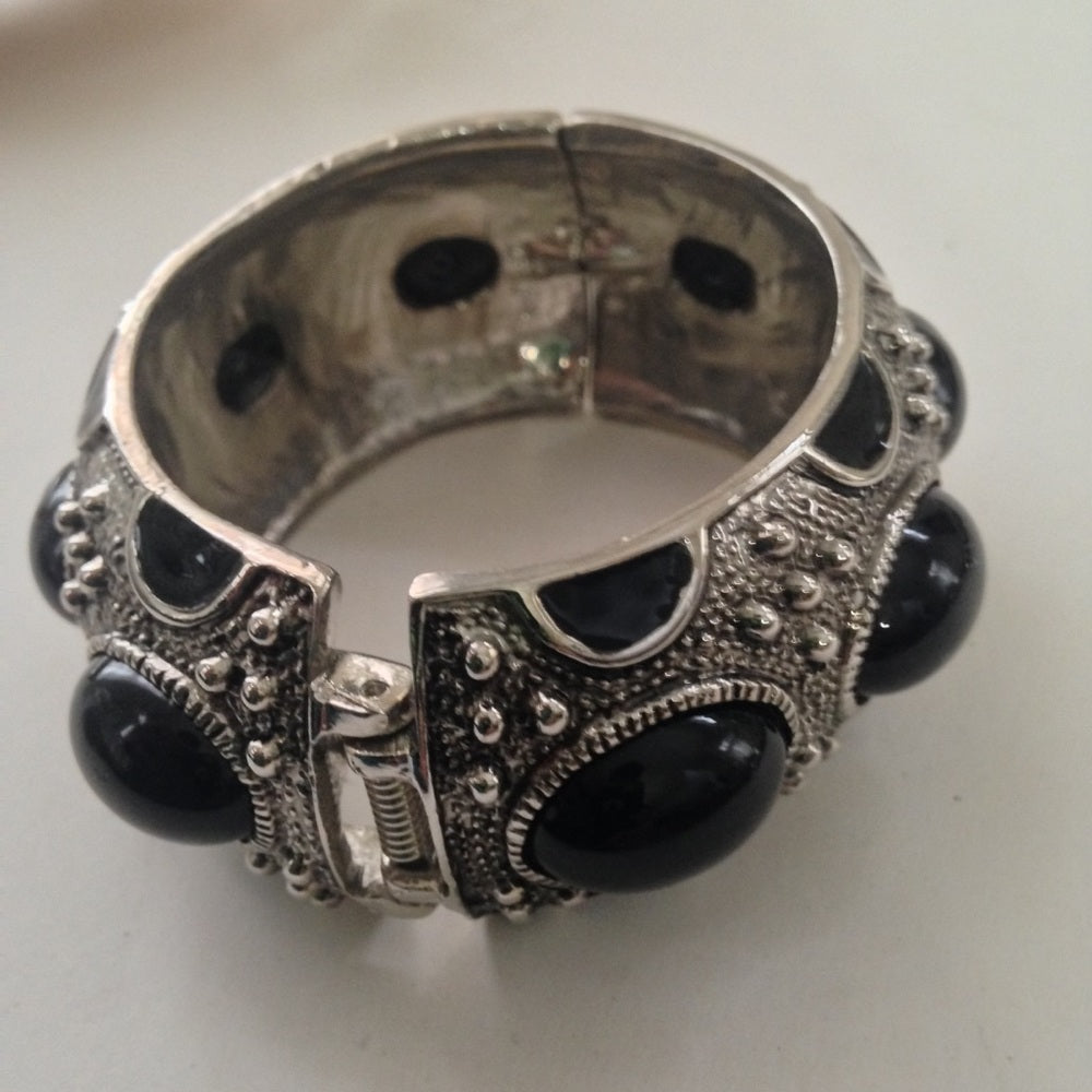 Vintage Elegant Hinged Silver-Onyx Bangle Bracelet
