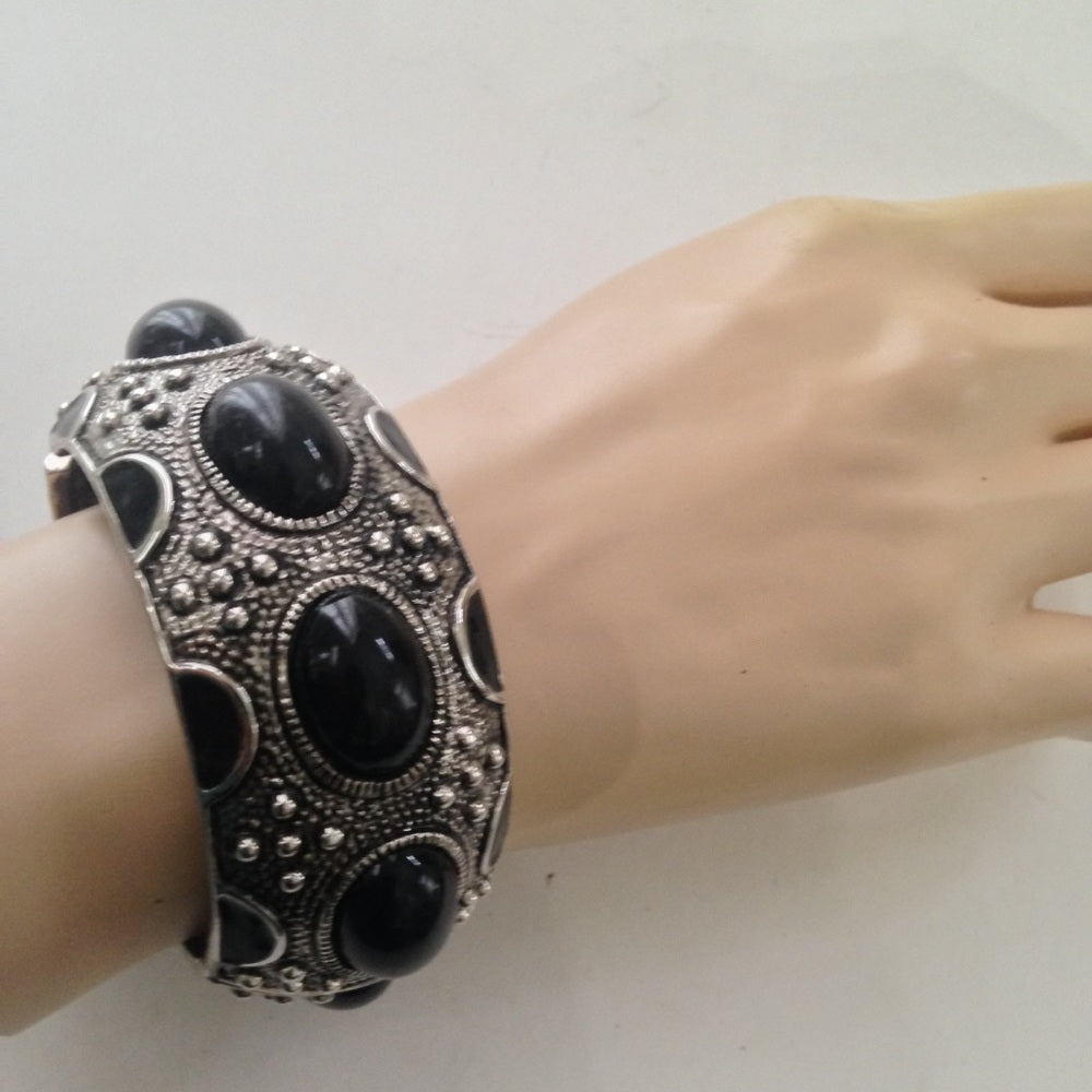 Vintage Elegant Hinged Silver-Onyx Bangle Bracelet
