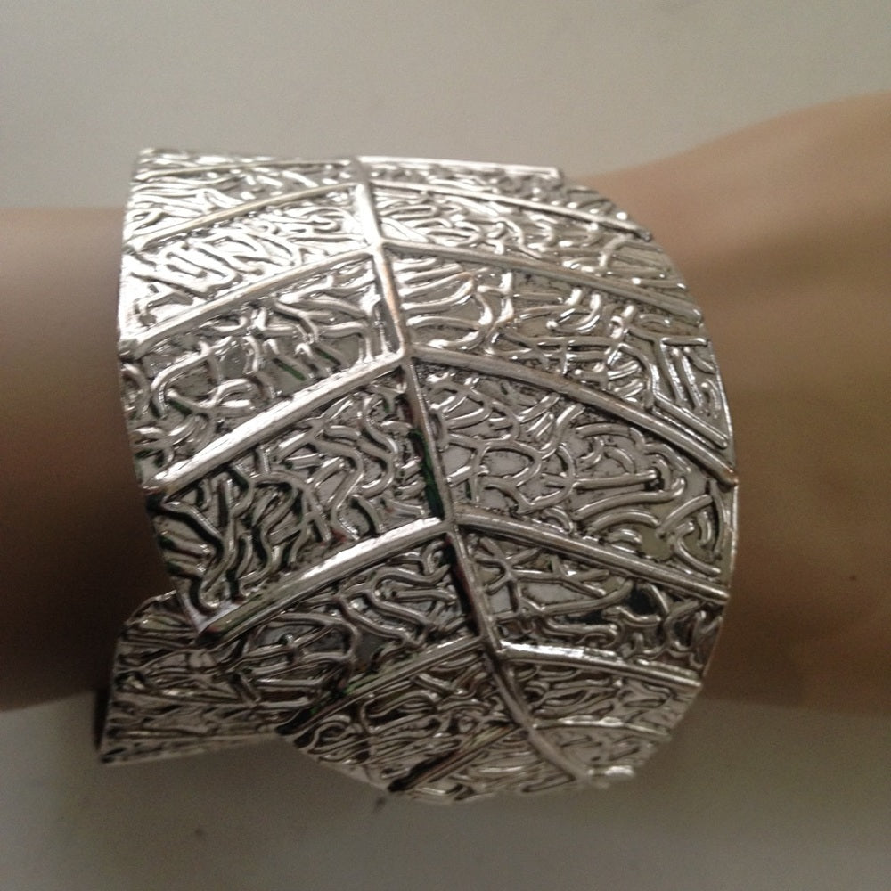 Vintage Elegant Hinged Silver-Leaf Arm Bracelet