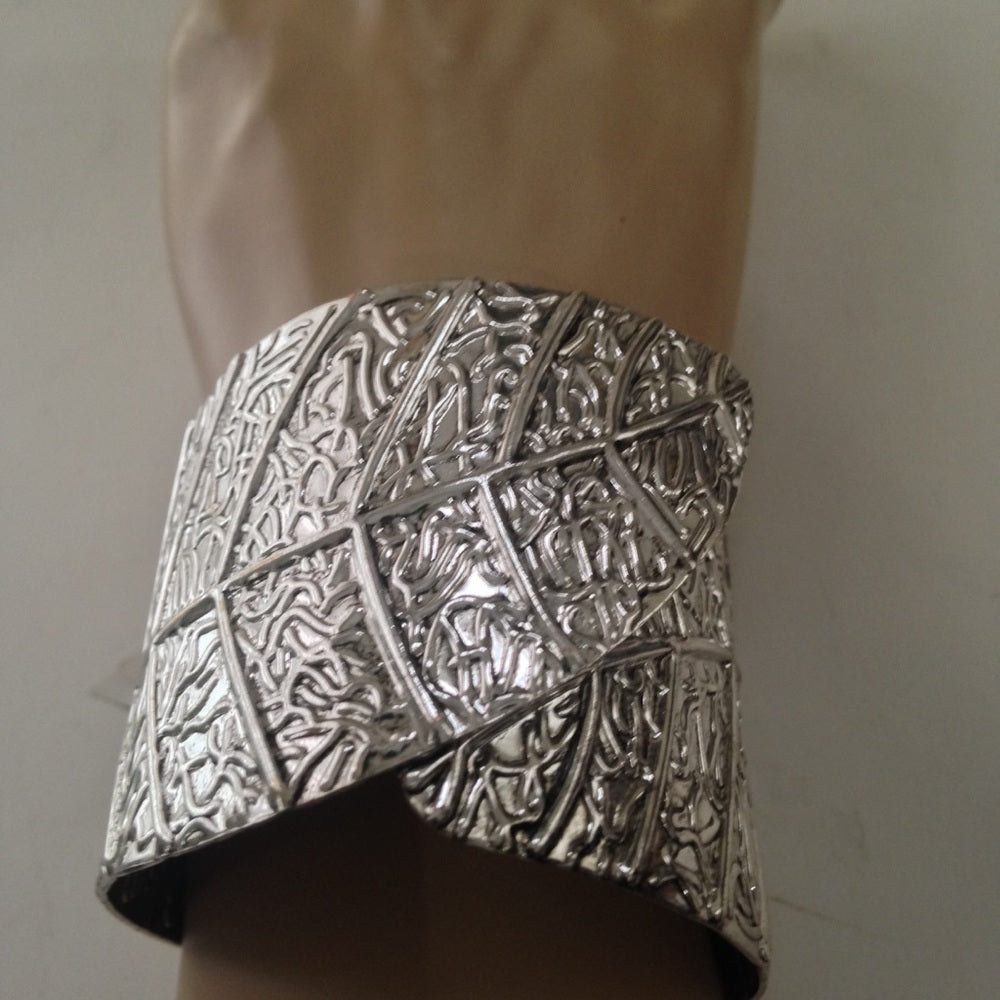Vintage Elegant Hinged Silver-Leaf Arm Bracelet