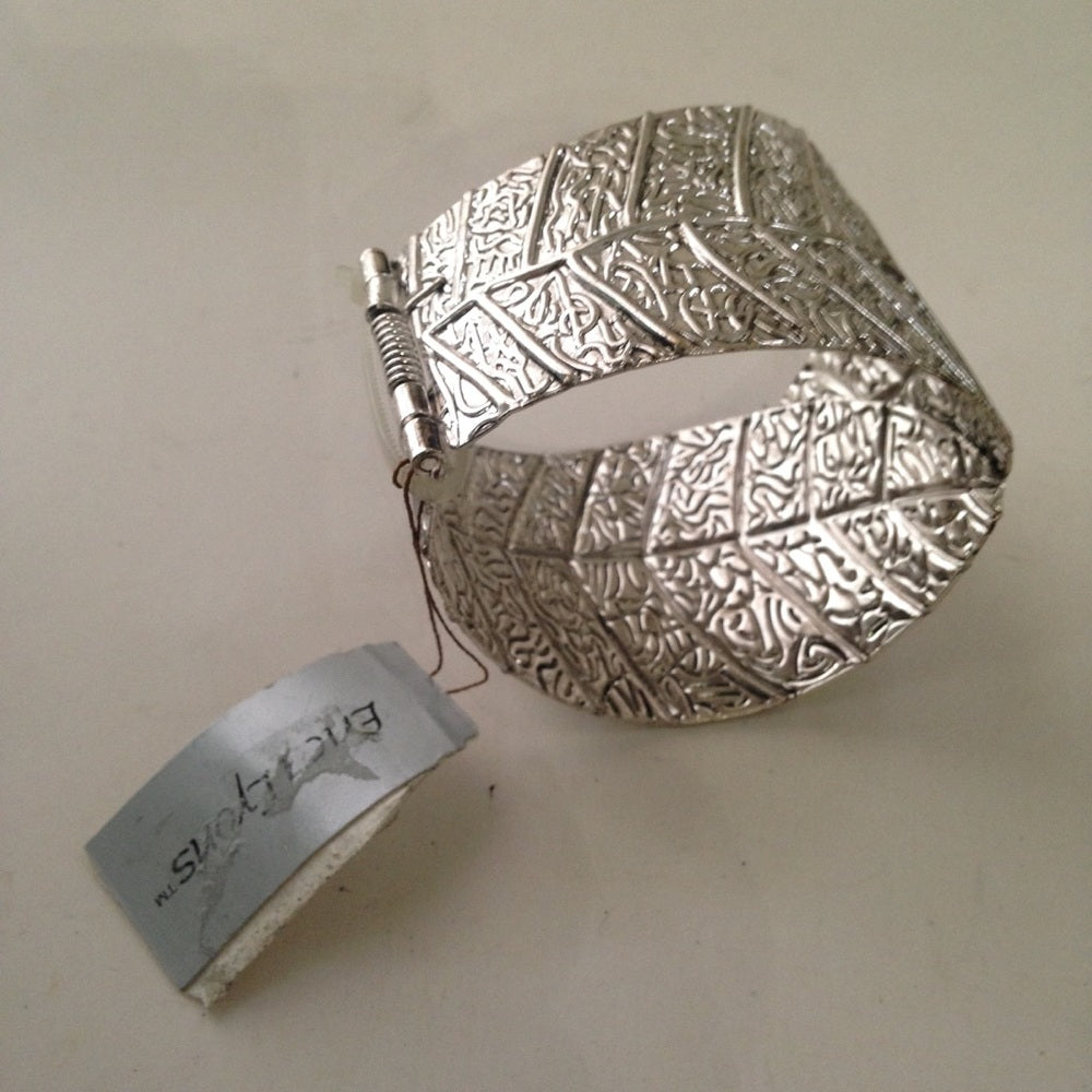 Vintage Elegant Hinged Silver-Leaf Arm Bracelet