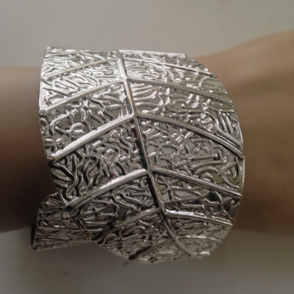 Vintage Elegant Hinged Silver-Leaf Arm Bracelet