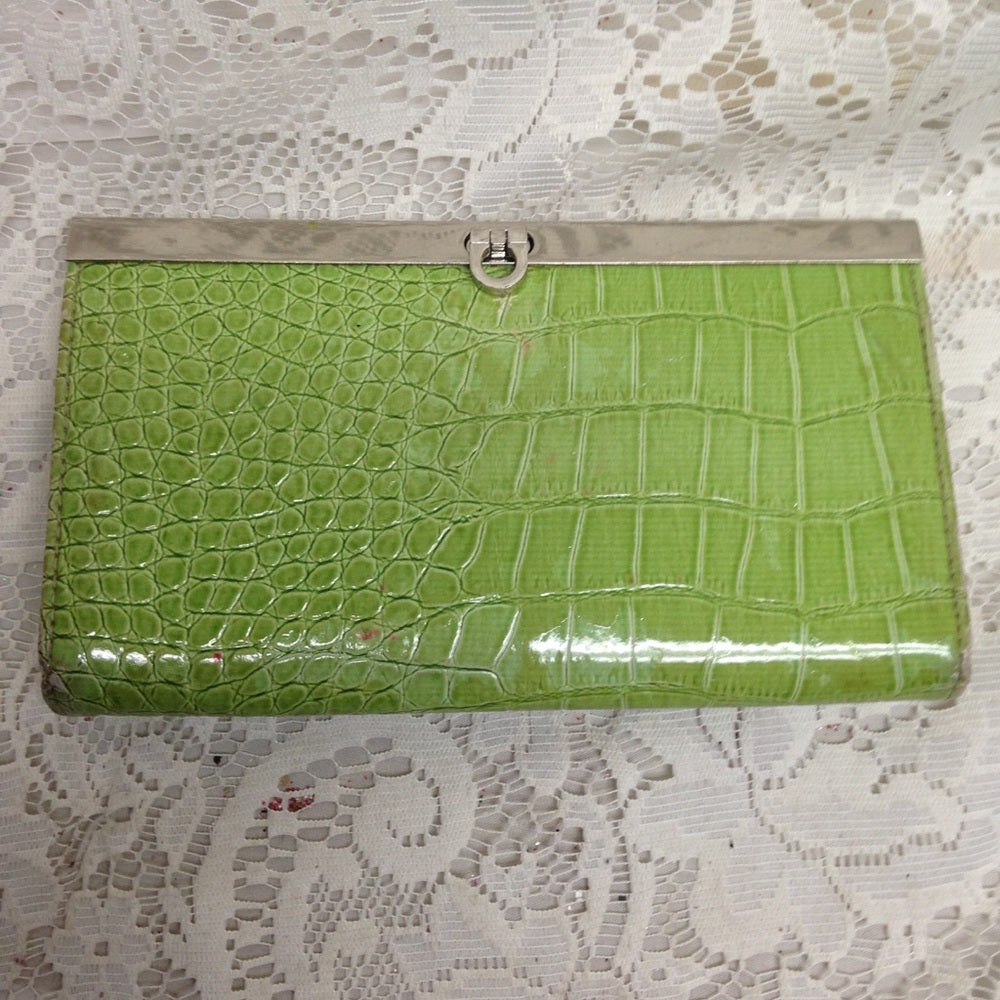 Vintage Faux Croc Leather Clasp Wallet 7.5 x 4.5in