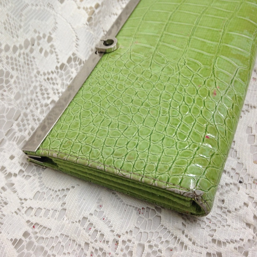 Vintage Faux Croc Leather Clasp Wallet 7.5 x 4.5in