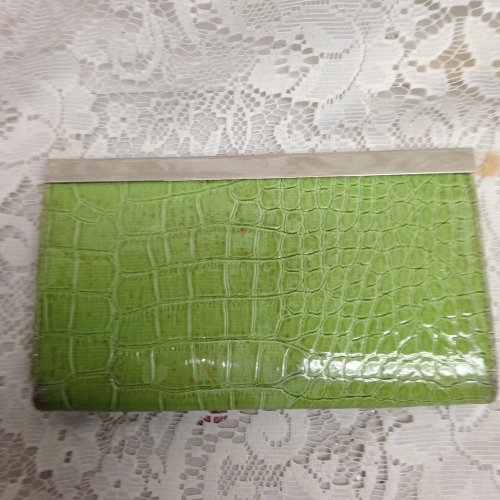 Vintage Faux Croc Leather Clasp Wallet 7.5 x 4.5in