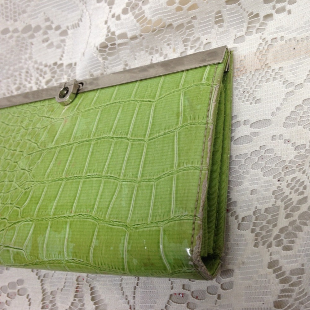 Vintage Faux Croc Leather Clasp Wallet 7.5 x 4.5in