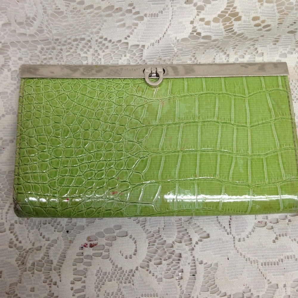Vintage Faux Croc Leather Clasp Wallet 7.5 x 4.5in