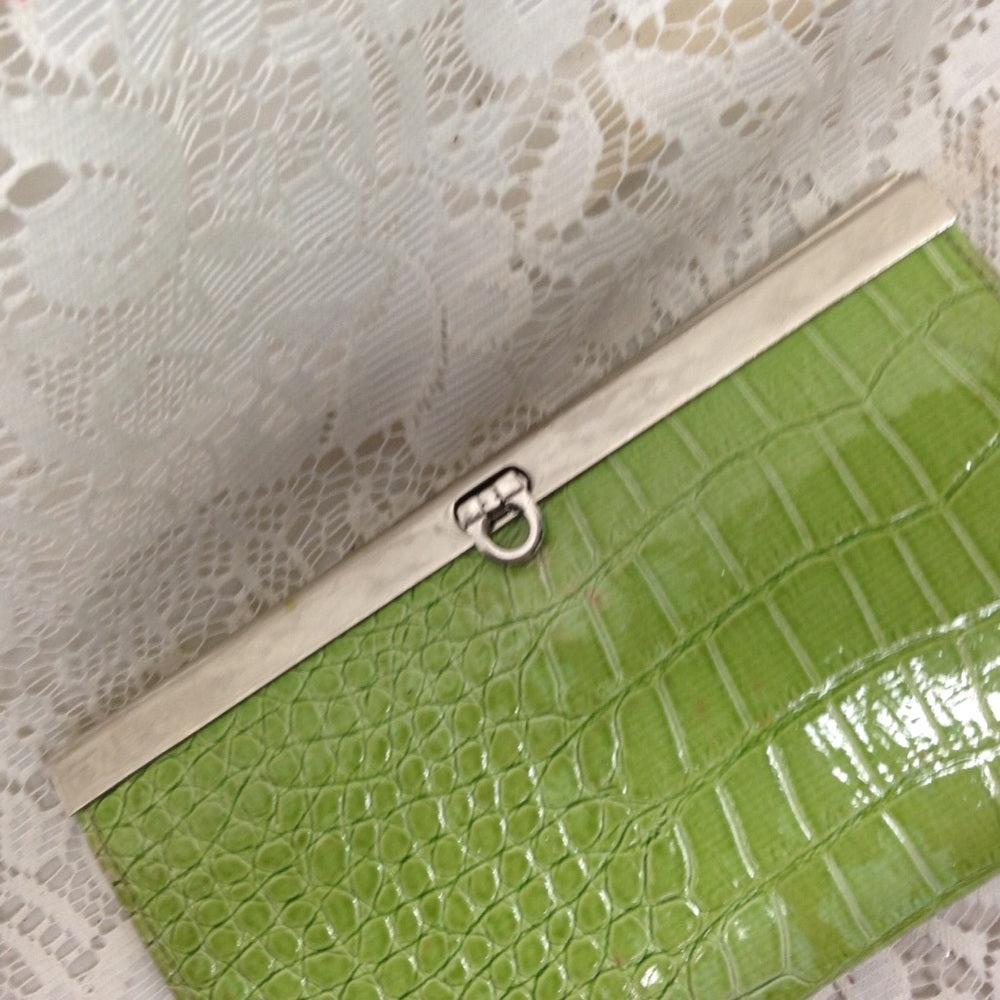 Vintage Faux Croc Leather Clasp Wallet 7.5 x 4.5in