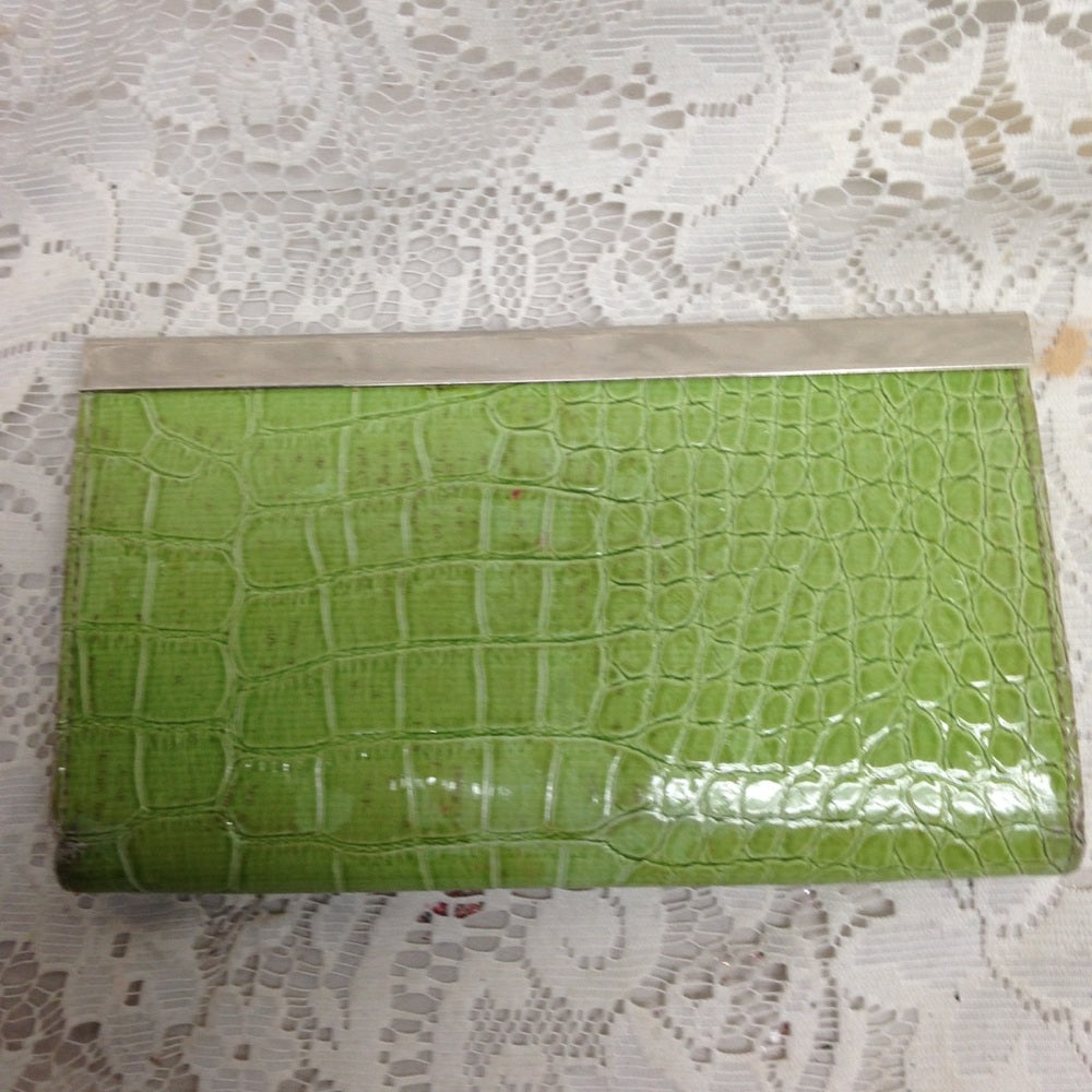 Vintage Faux Croc Leather Clasp Wallet 7.5 x 4.5in