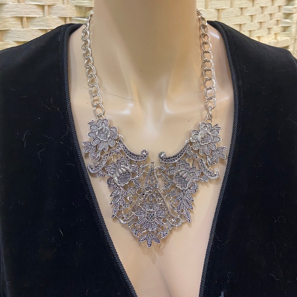 Silver Lace Filigree Floral Necklace