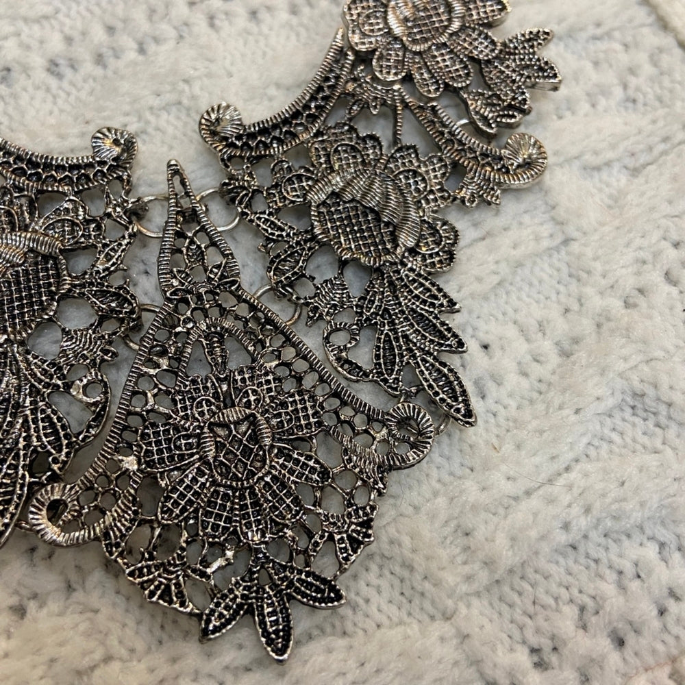 Silver Lace Filigree Floral Necklace