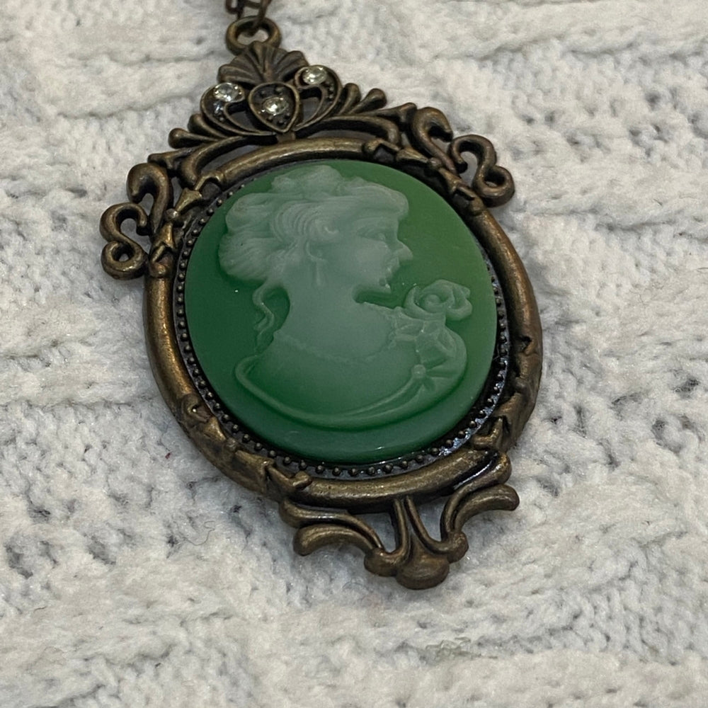 Vintage Style Cameo Pendant Necklace