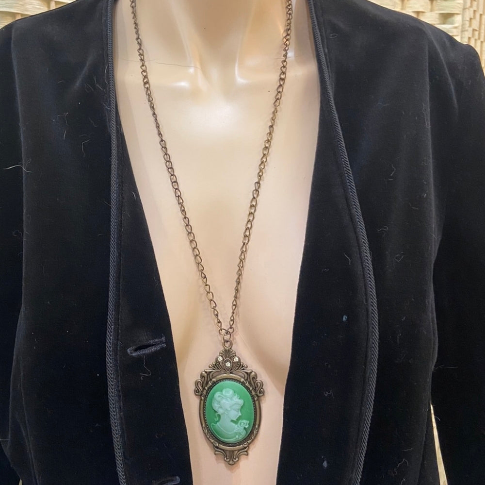 Vintage Style Cameo Pendant Necklace