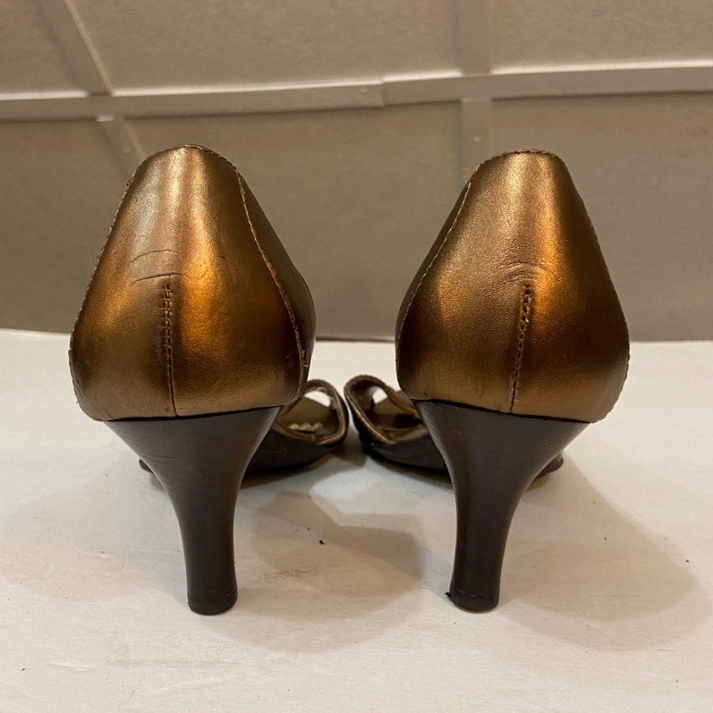 Victoria Spenser, Gold Leather Heels- Size 8