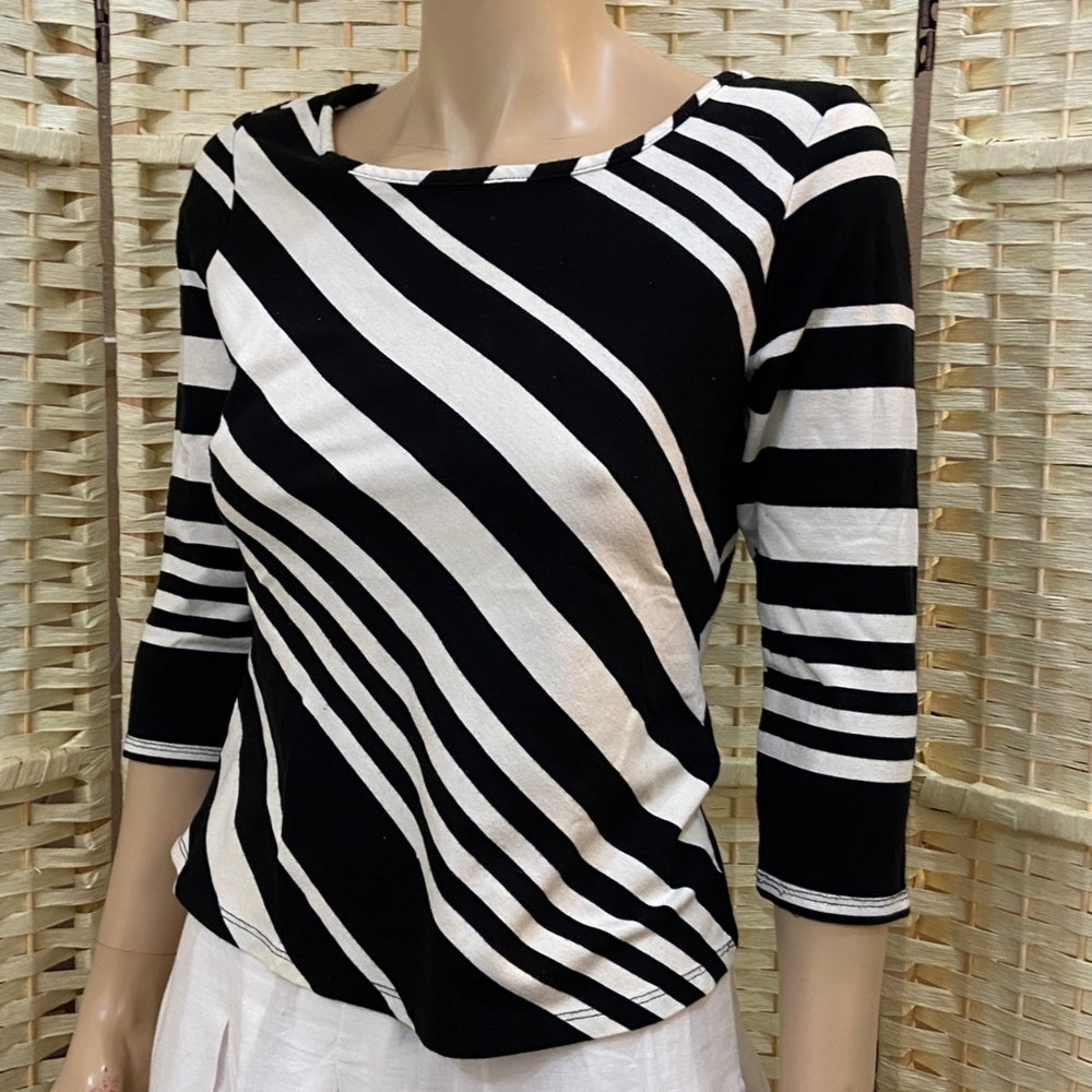 Studio Y, Black and White Top - Size L