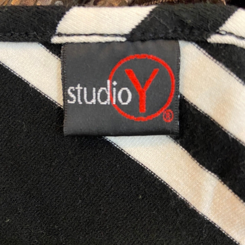 Studio Y, Black and White Top - Size L
