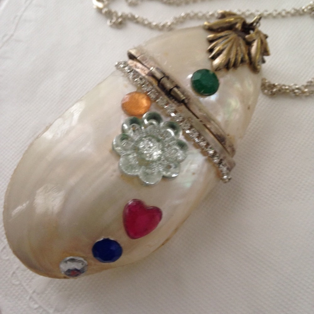 Vintage Mother of Pearl Clam Shell Purse Pendant 925 Silver Chain Necklace