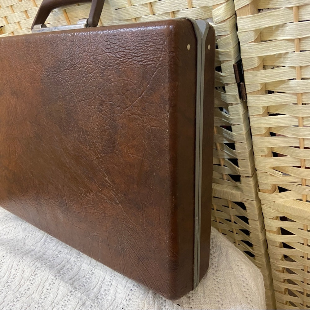 Vintage 1950s Samsonite Lock Coded, Brown Fiberglass Briefcase 18in x 12.5in