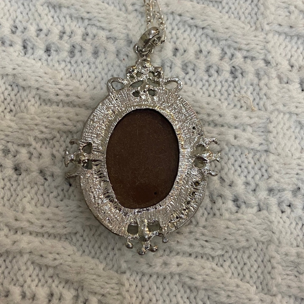 Vintage Style Beige Cameo Pendant Necklace with Green Rhinestones