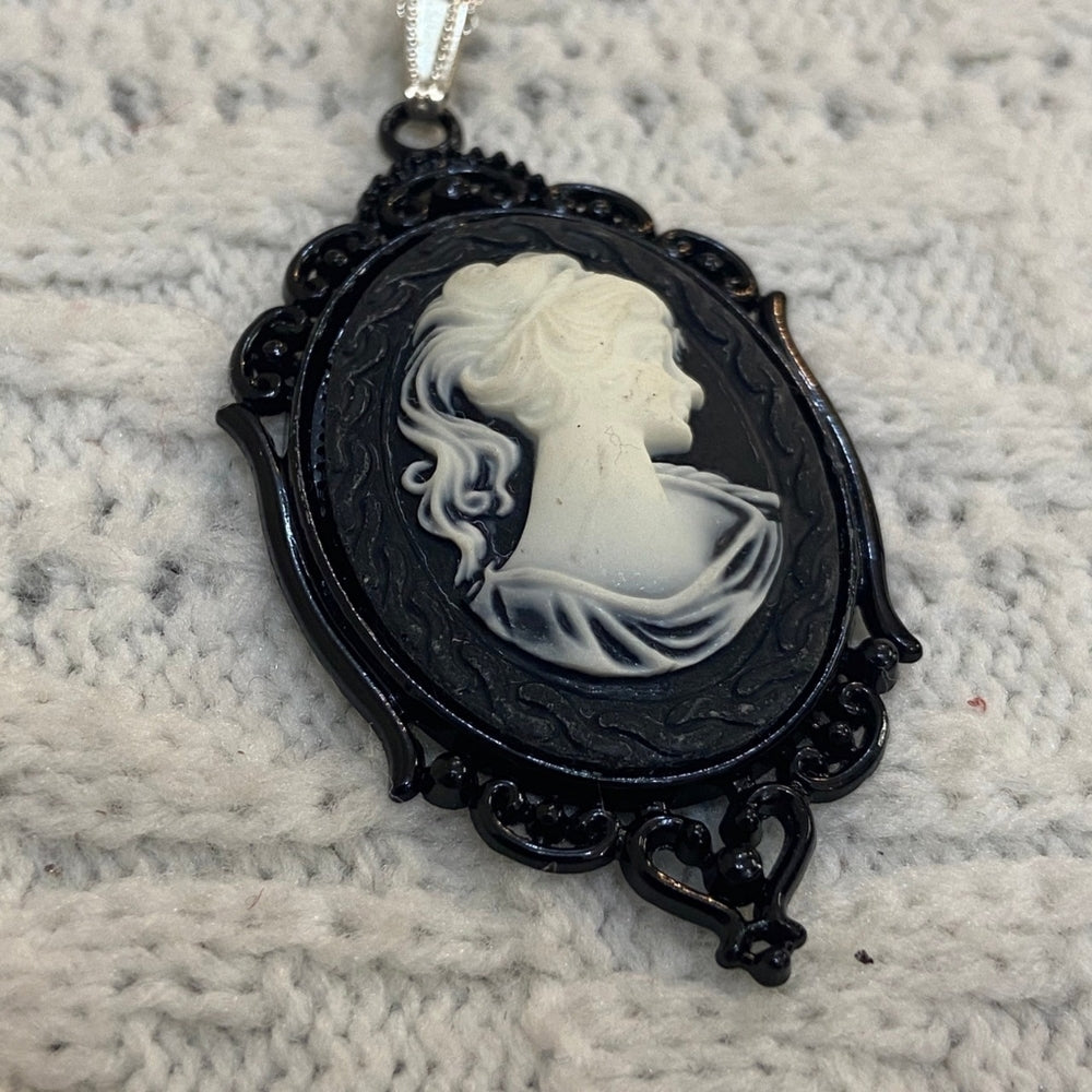 Vintage Style Black Cameo Pendant Necklace