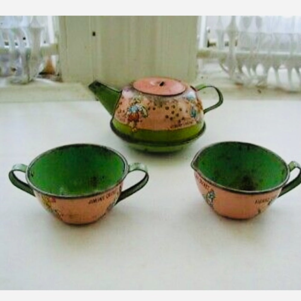 1939 Ohio Art Disney Pinocchio Child’s Tin Tea Set