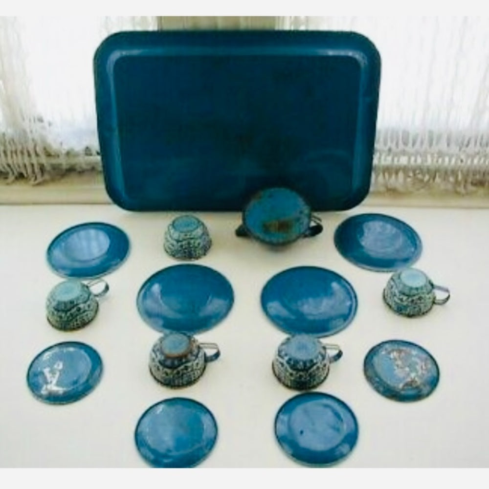 1940-50s Wolverine, Delft 15-pc Child’s Tin Tea Set