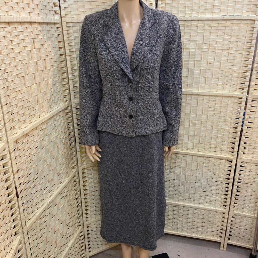 Villager Petite by Liz Claiborne, Gray Skirt - Size MP