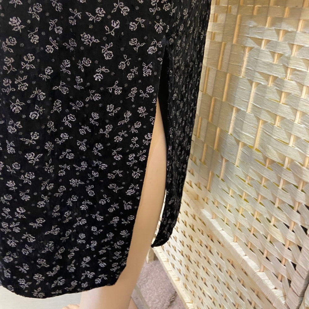 Clé Paris, Black Velvet Skirt with Rose Print - Size M