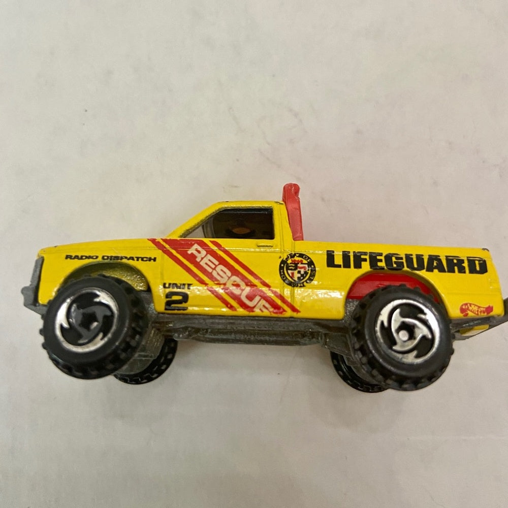 Vintage Hotwheels-Mattel Inc. 1982 yellow rescue truck