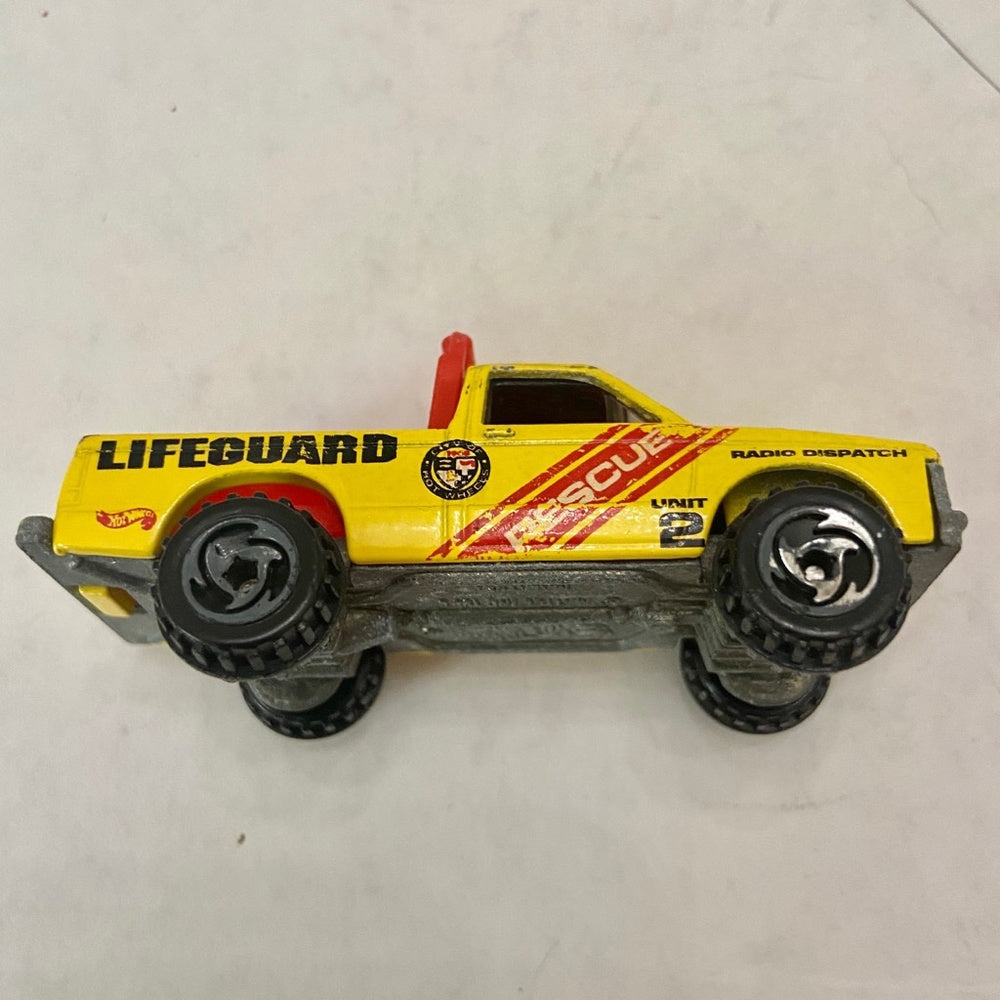 Vintage Hotwheels-Mattel Inc. 1982 yellow rescue truck