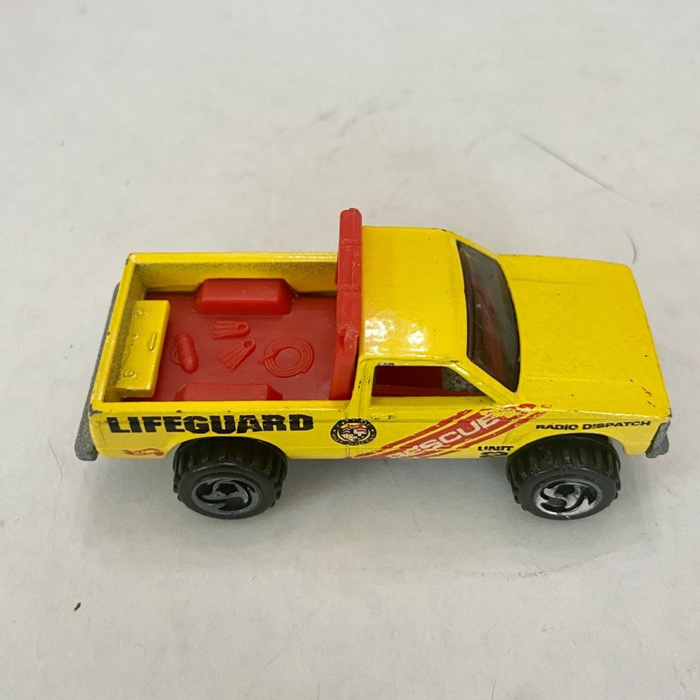 Vintage Hotwheels-Mattel Inc. 1982 yellow rescue truck