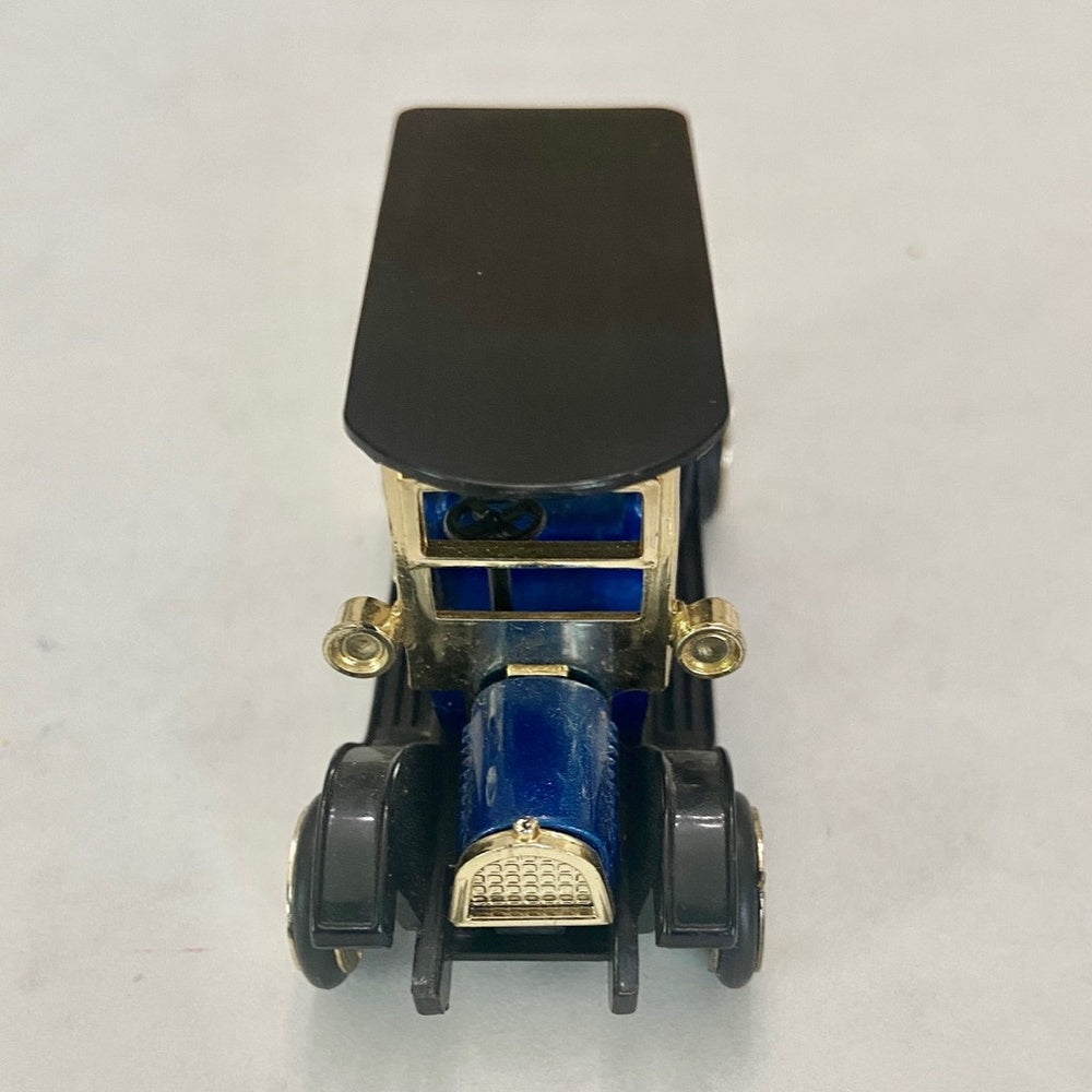 Highspeed blue car