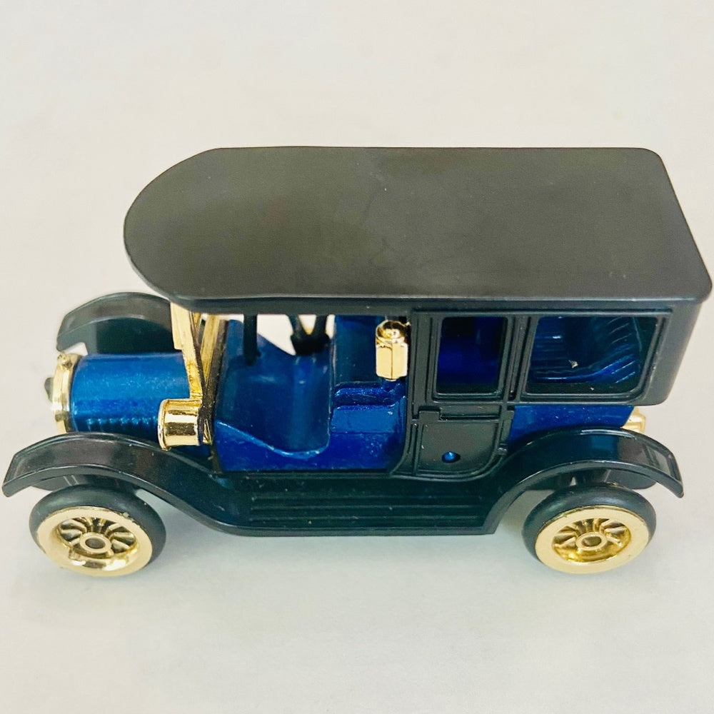 Highspeed blue car