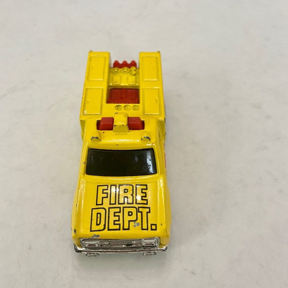 Vintage Hotwheels-Mattel Inc. 1974 Yellow fire department truck