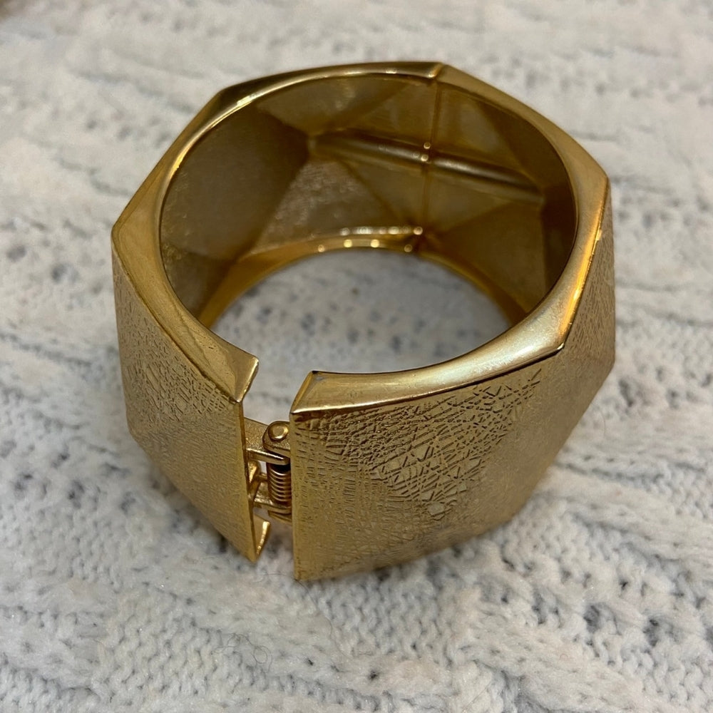 Vintage Gold Hinge Bangle with Faceted Diamond Design