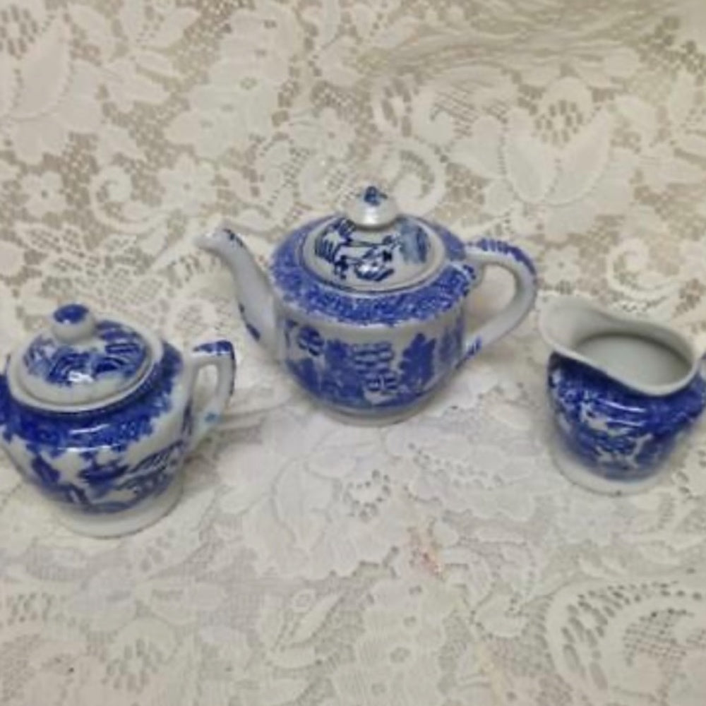 Vintage Made in Japan, Blue Willow 21pc Child’s Tea-Dinner Set with Pink Basket