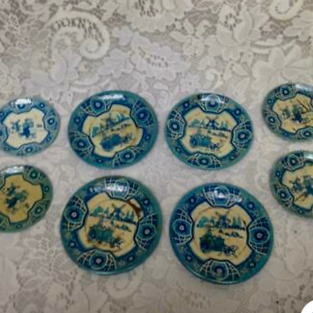 - 1940s Wolverine, Delft 12-pc Child’s Tin Tea Set (Z0321)