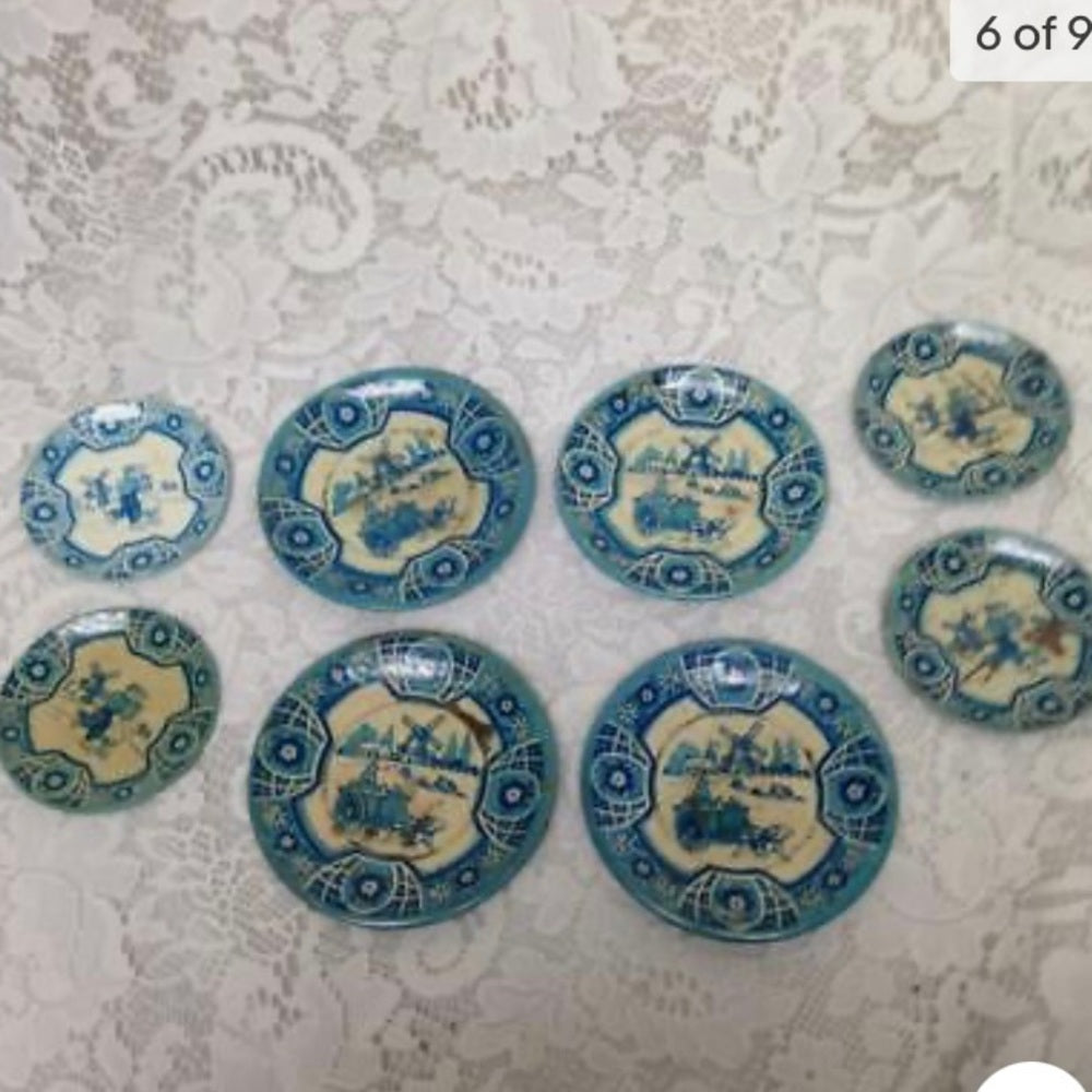 - 1940s Wolverine, Delft 12-pc Child’s Tin Tea Set (Z0321)