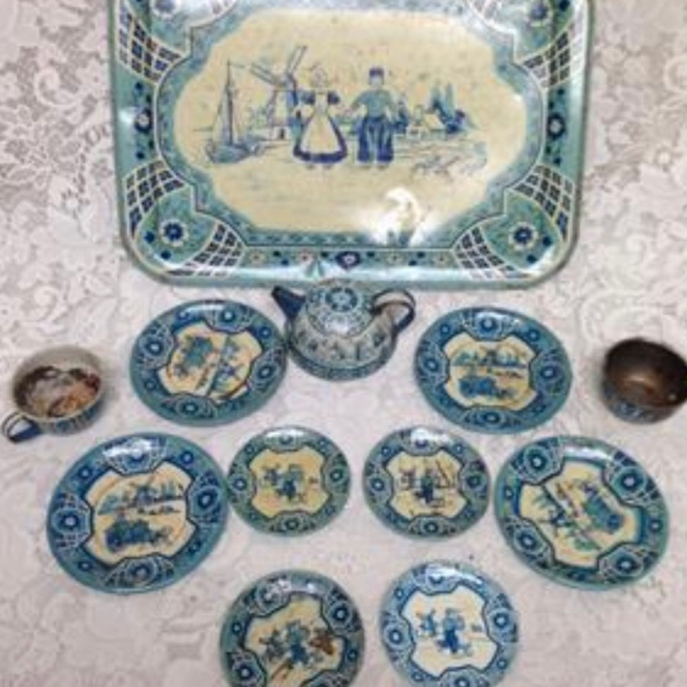 - 1940s Wolverine, Delft 12-pc Child’s Tin Tea Set (Z0321)