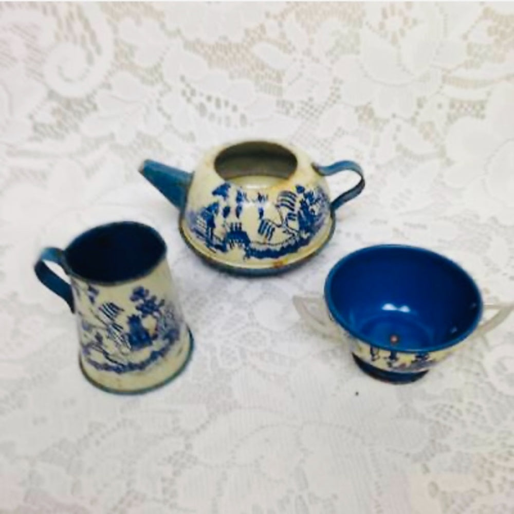 1950s, Ohio Art Blue Willow 23-pc Child’s Tin Tea Set