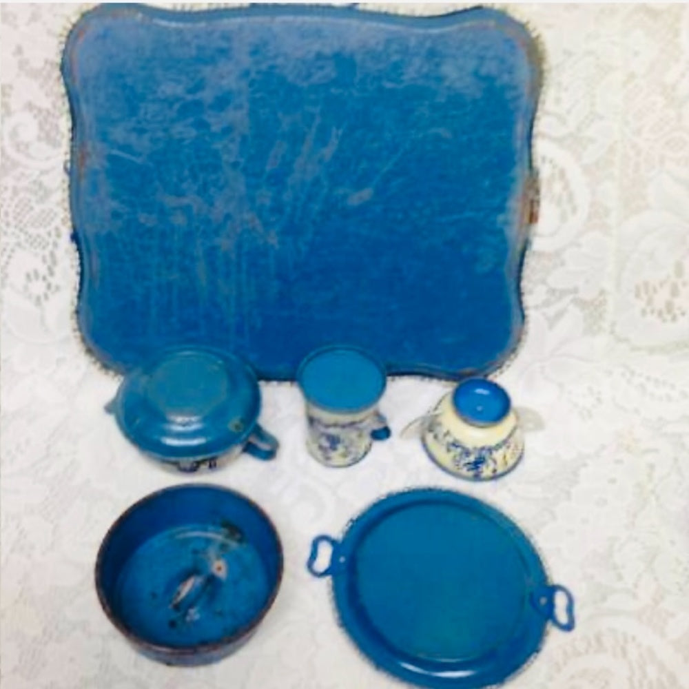 1950s, Ohio Art Blue Willow 23-pc Child’s Tin Tea Set
